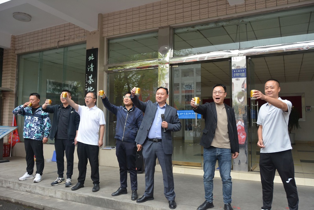 13共饮红牛