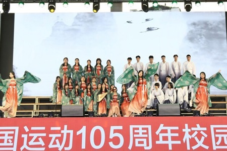 经典诵读芳香入心  风采校园魅力青春 —我校举行纪念五四运动105周年“诵读流芳，风采校园”经典诵读比赛精品展演晚会