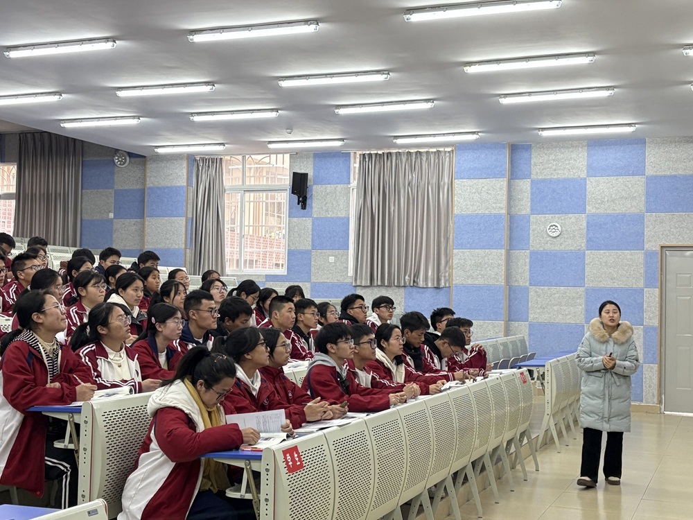 江油中学刘福蓉老师进行地理课堂展示